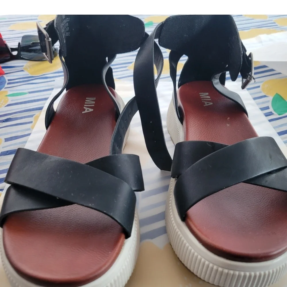 MIA Holi Black Crisscross Ankle Strap Platform Sandals Womens 8M GS1427304